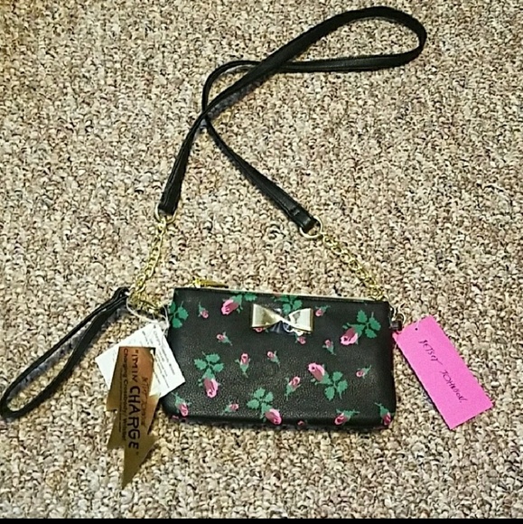 Betsey Johnson Handbags - Betsey johnson im in charge crossbody/wristlet
